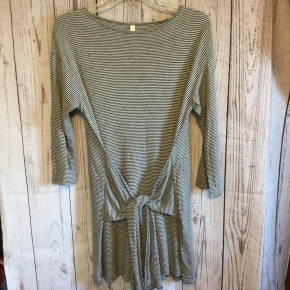 Elan Striped Gray and White Longer Top Front Tie Chic Party Size Medium